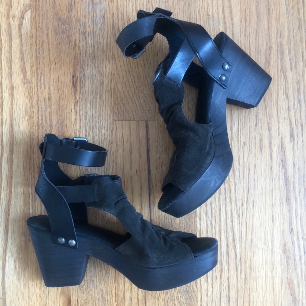 FREE PEOPLE STRAPPY SUEDE CLOGS